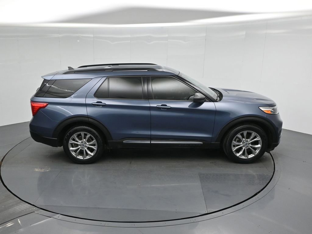Certified 2021 Ford Explorer XLT w/ Equipment Group 202A image 9
