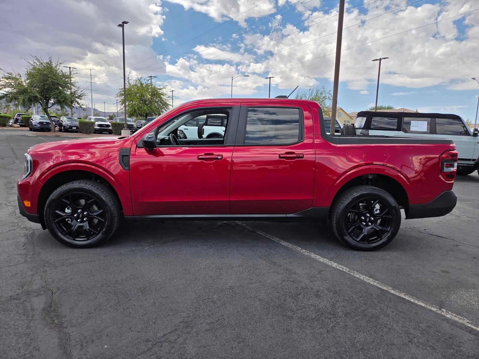 Certified 2025 Ford Maverick Lariat w/ Black Appearance Package AWD/4WD image 3
