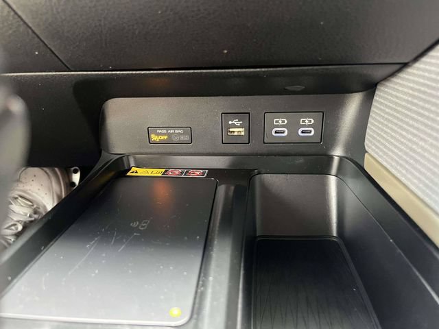 Used 2025 Toyota Camry SE w/ Convenience Package FWD image 29
