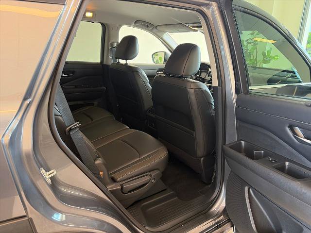 Used 2023 Nissan Pathfinder SL w/ Cargo Package FWD image 8