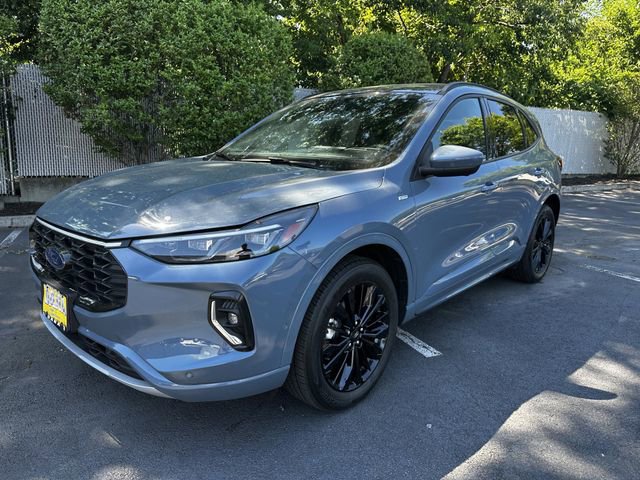 Certified 2023 Ford Escape ST-Line Elite w/ Premium Technology Package AWD/4WD image 9