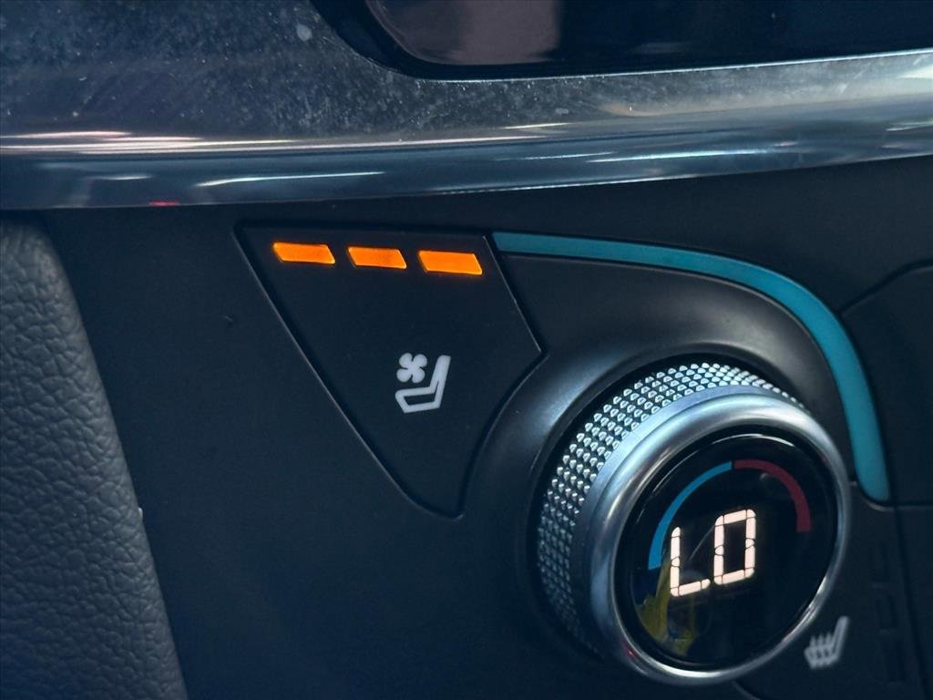 Used 2023 Chevrolet Traverse Premier image 24