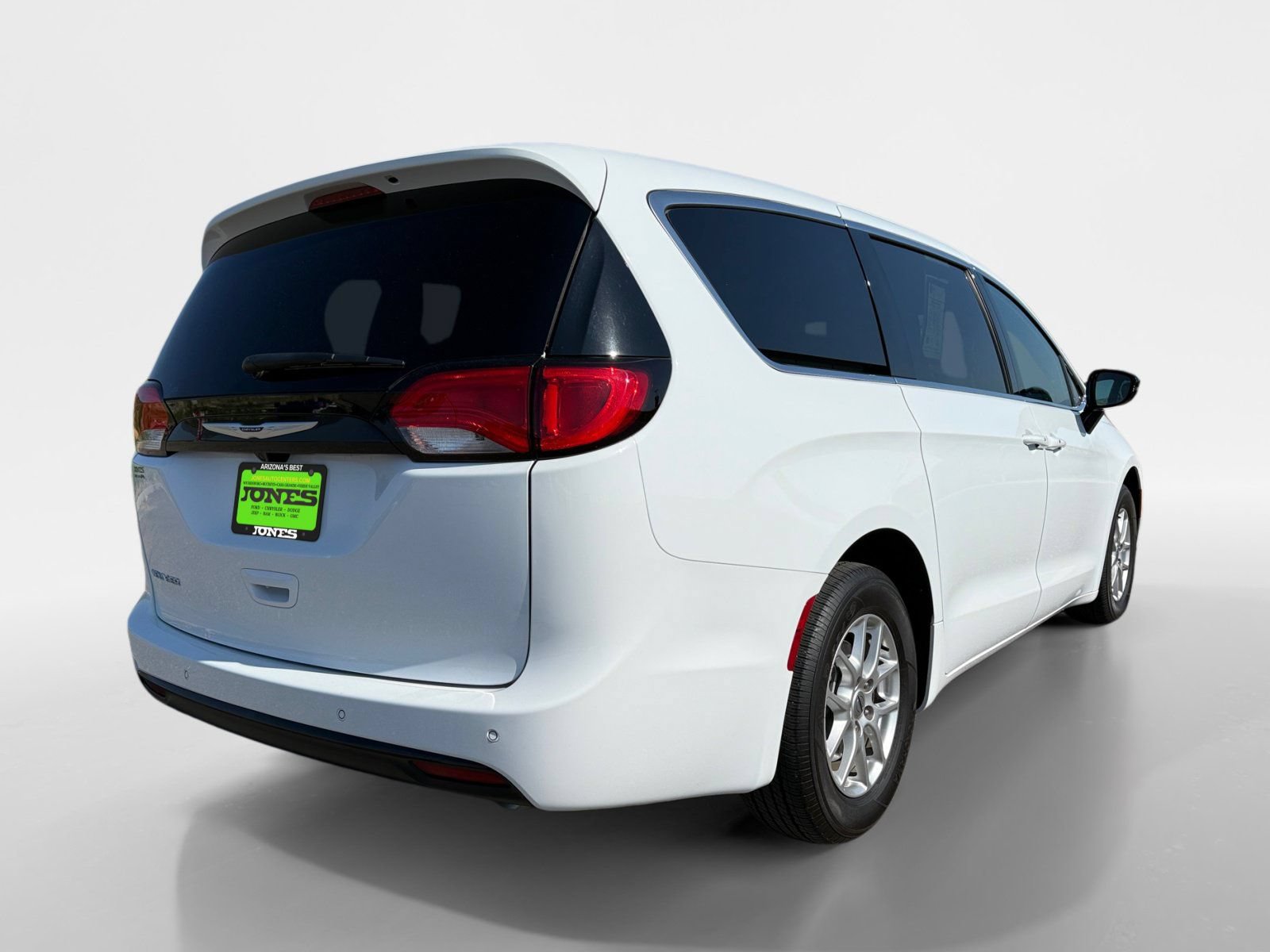 Used 2025 Chrysler Voyager LX FWD image 7