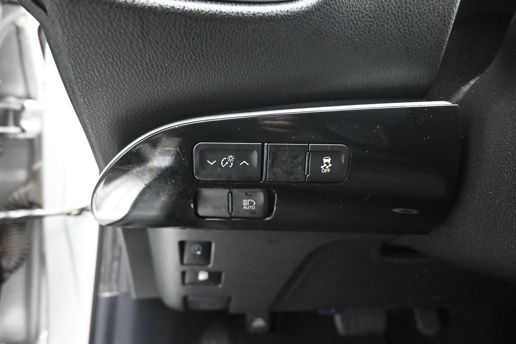 Used 2018 Toyota Prius Prime Plus w/ Carpet Mat Package FWD image 12