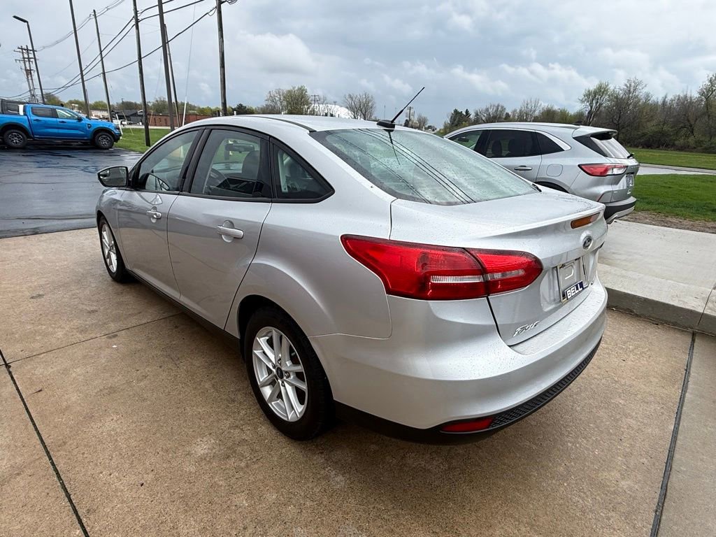 Certified 2017 Ford Focus SE FWD image 3