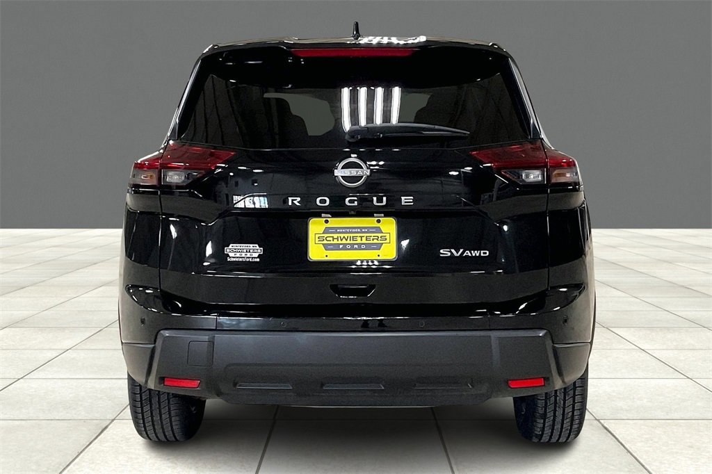 Used 2024 Nissan Rogue SV image 3