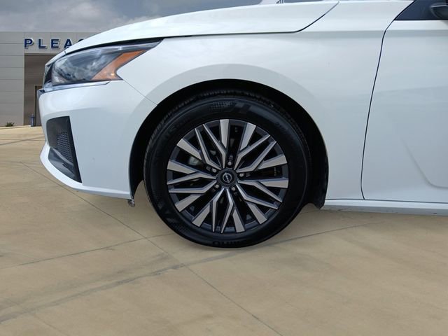 Used 2025 Nissan Altima 2.5 SV FWD image 14