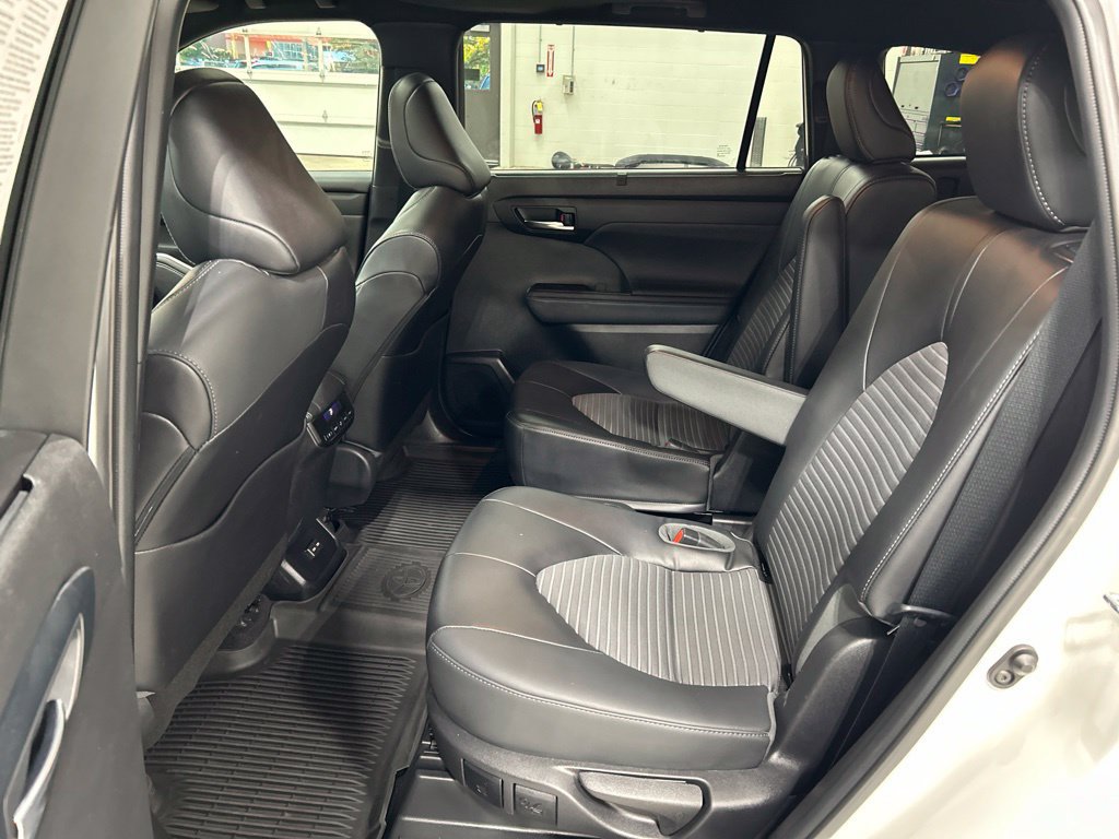 Used 2022 Toyota Highlander XSE AWD/4WD image 26