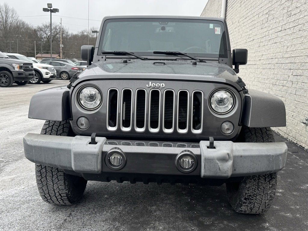 Used 2017 Jeep Wrangler Unlimited Sahara w/ Connectivity Group image 9