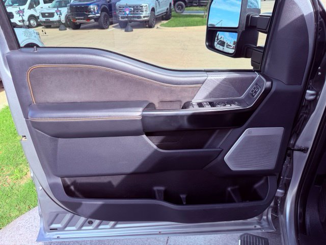 Certified 2023 Ford F250 Platinum w/ FX4 Off-Road Package AWD/4WD image 9