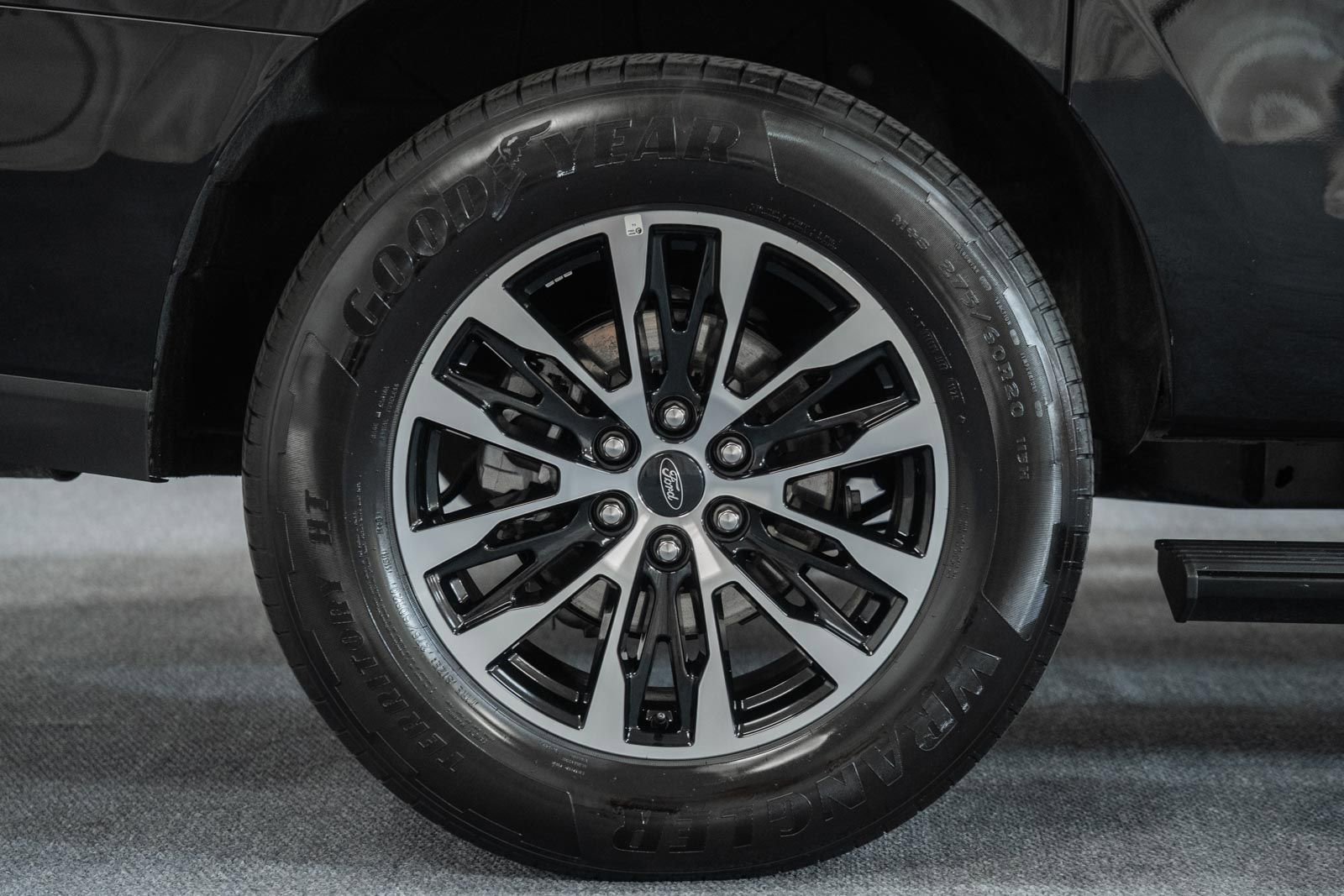 Certified 2025 Ford Expedition Max Platinum image 28