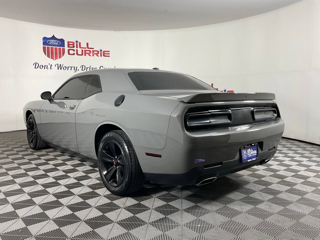 Used 2019 Dodge Challenger SXT RWD image 5