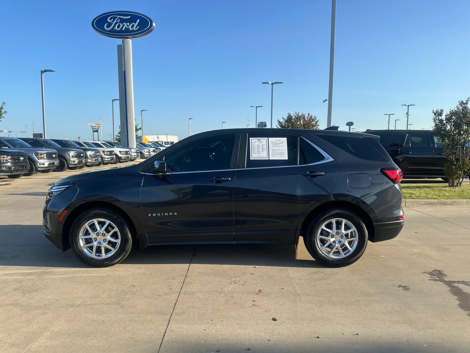 Used 2022 Chevrolet Equinox LT FWD image 2