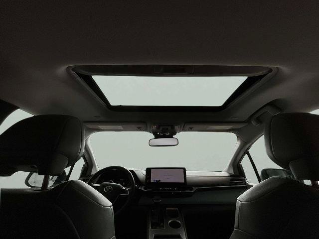 Used 2025 Toyota Sienna XLE FWD image 24