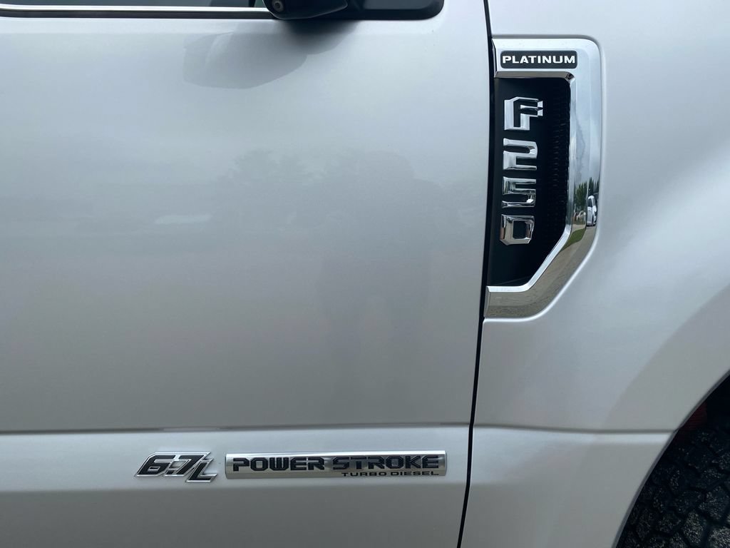Certified 2017 Ford F250 Platinum w/ Platinum Ultimate Package AWD/4WD image 18