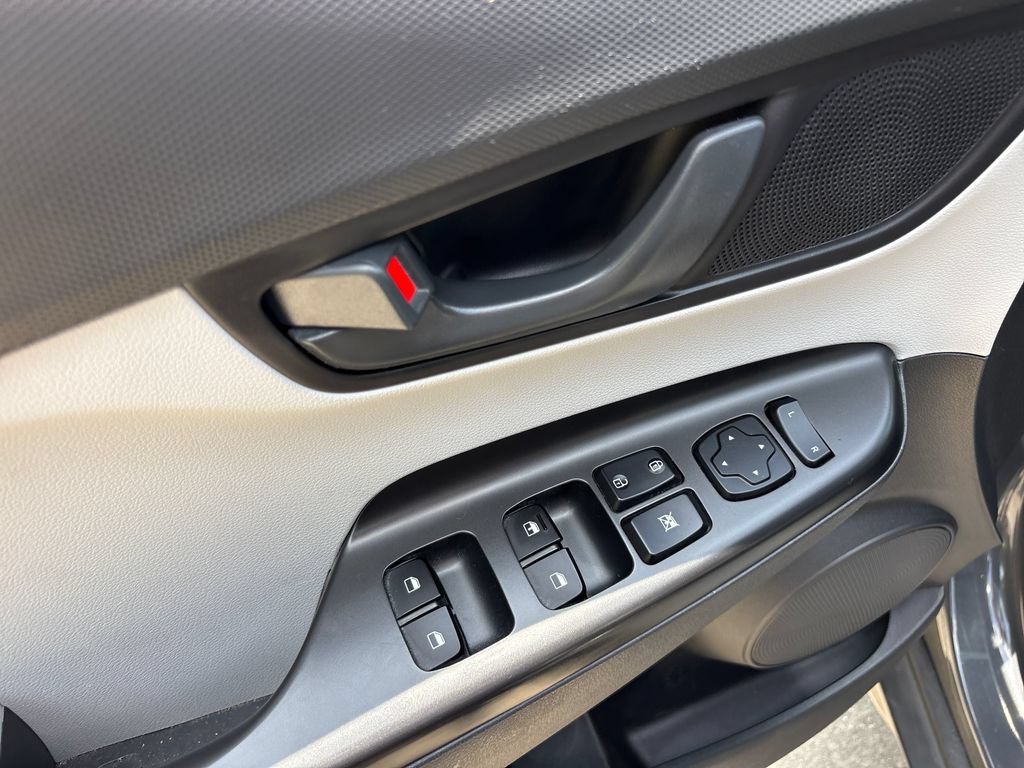 Used 2023 Hyundai Kona SE AWD/4WD image 27