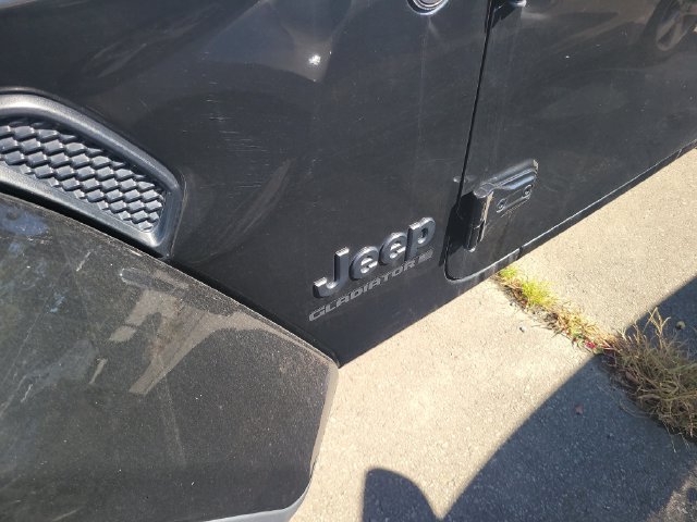 Used 2023 Jeep Gladiator Sport AWD/4WD image 4