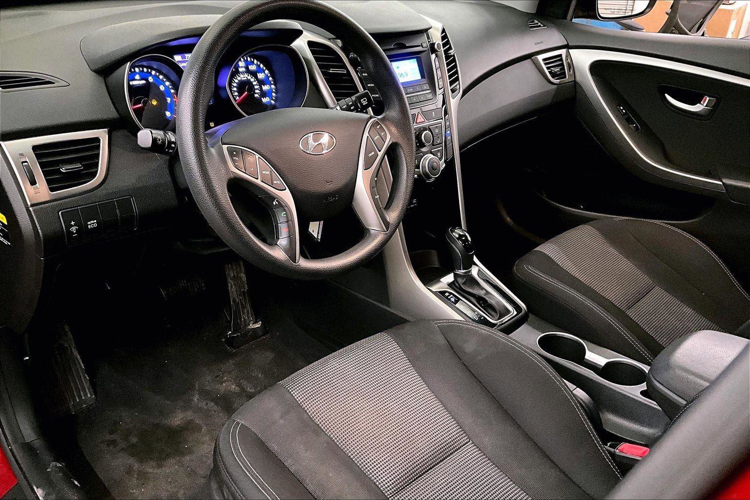 Used 2017 Hyundai Elantra GT image 12