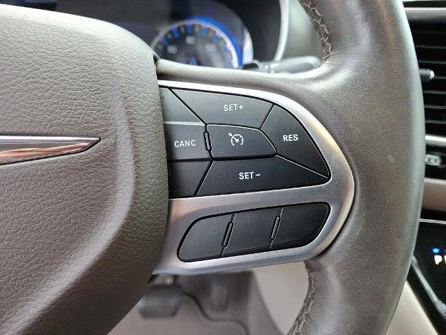 Used 2018 Chrysler Pacifica Touring-L Plus FWD image 24