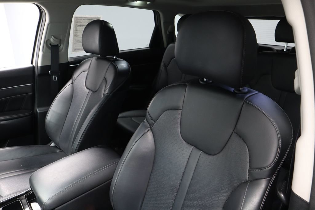 Used 2023 Kia Sorento SX image 28
