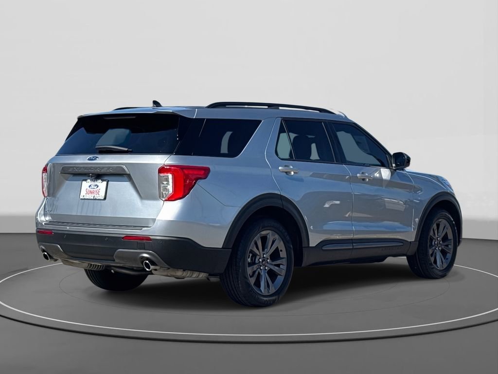 Certified 2023 Ford Explorer XLT w/ Equipment Group 202A image 4