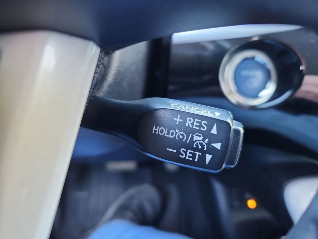 Used 2017 Toyota Prius Prime Premium image 30