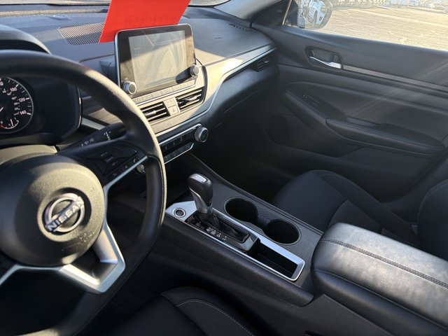 Used 2025 Nissan Altima 2.5 SV FWD image 11