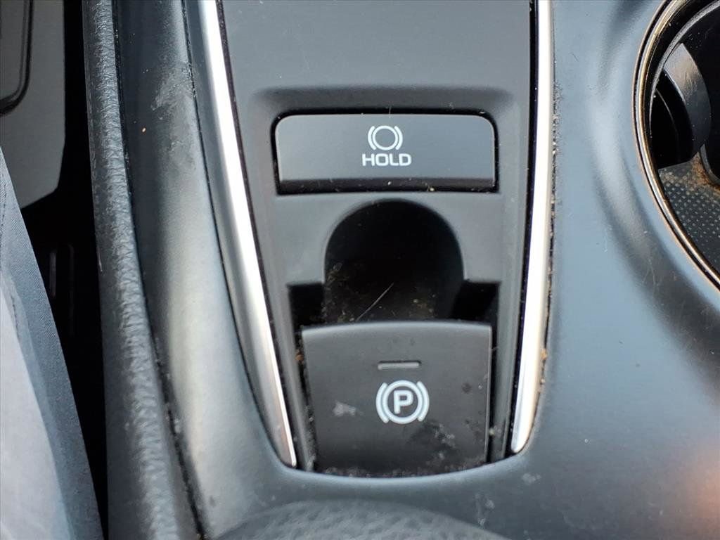 Used 2020 Toyota Camry SE image 18