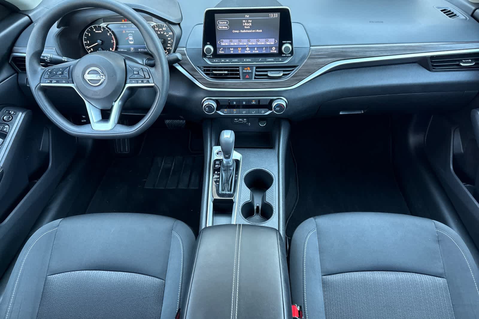 Used 2025 Nissan Altima 2.5 SV FWD image 3