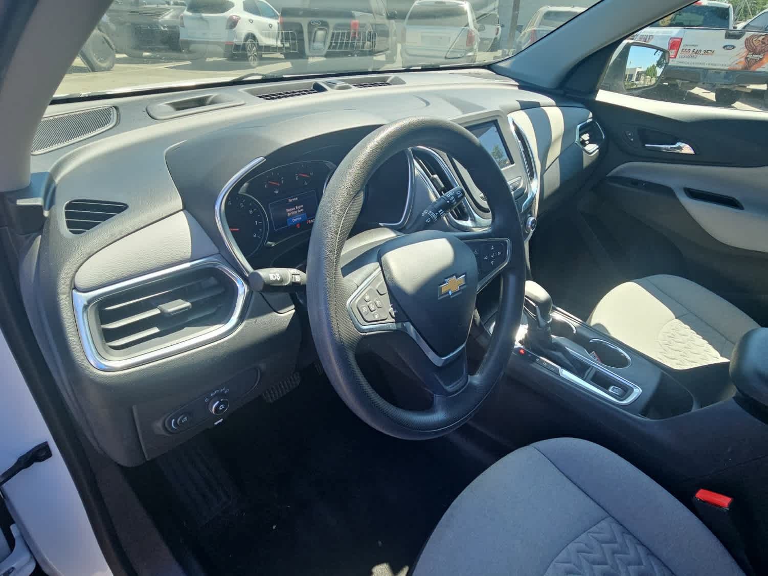 Used 2022 Chevrolet Equinox LT FWD image 2
