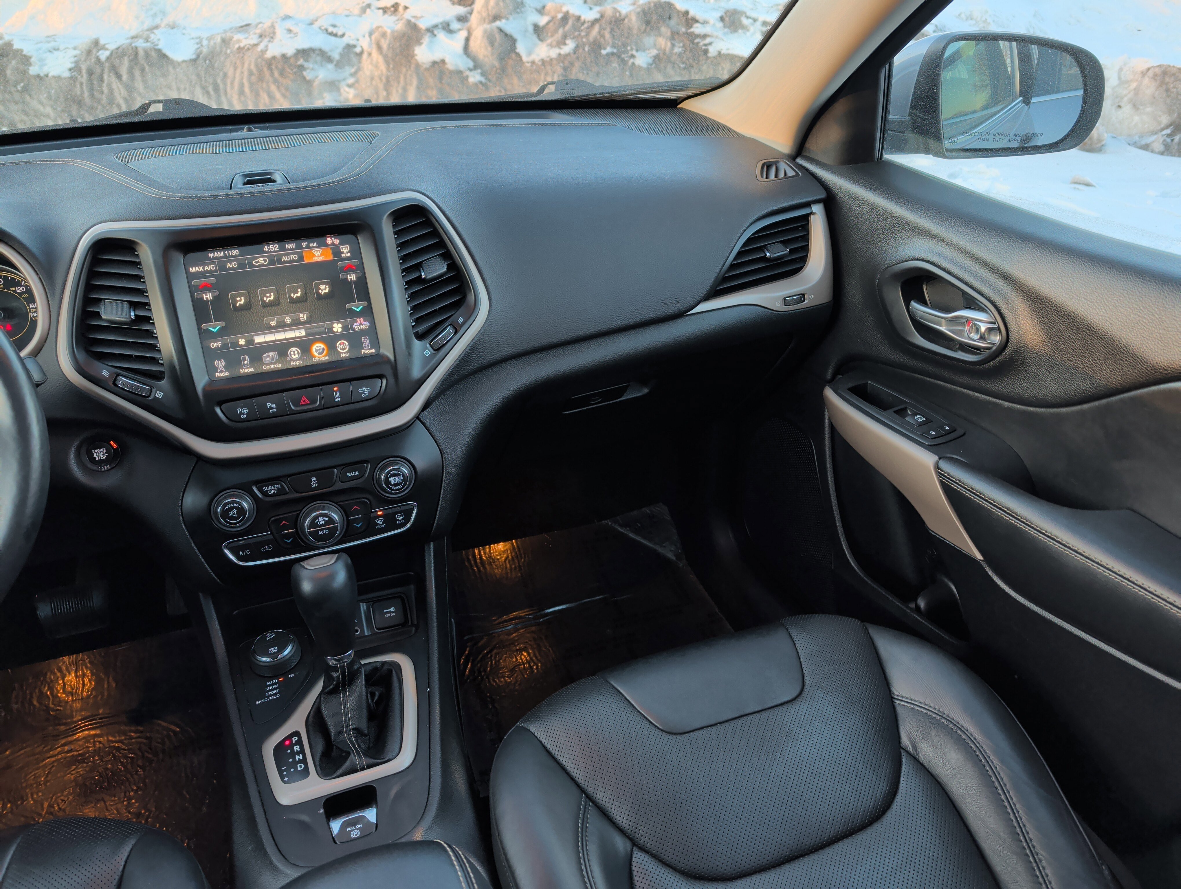 Used 2017 Jeep Cherokee Limited w/ Luxury Group image 11