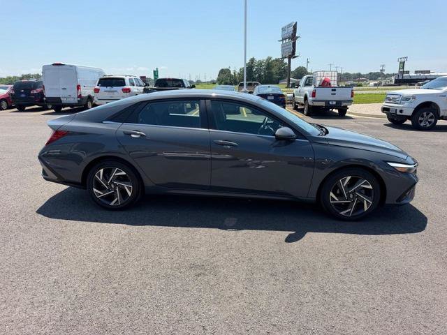 Used 2024 Hyundai Elantra SEL w/ Convenience Package FWD image 4