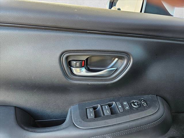 Used 2025 Honda HR-V LX image 9