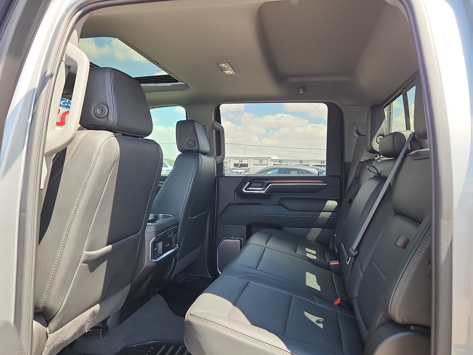 Used 2025 GMC Sierra 2500 Denali w/ Denali Reserve Package AWD/4WD image 9