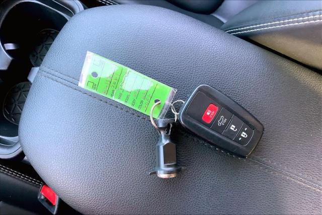 Used 2021 Toyota RAV4 XLE Premium image 14