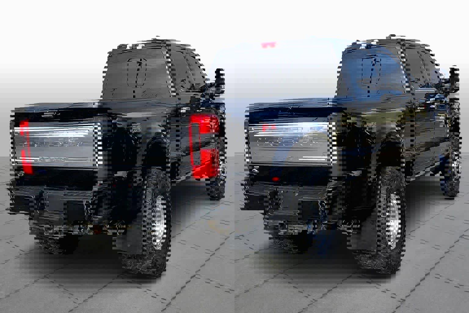 Certified 2024 Ford F350 Platinum w/ FX4 Off-Road Package image 4