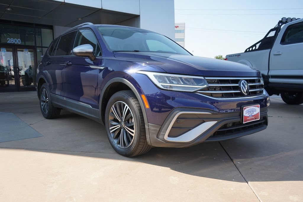 Used 2024 Volkswagen Tiguan SE AWD/4WD image 3