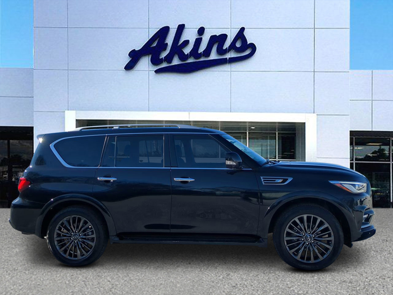 Used 2023 INFINITI QX80 Premium Select w/ All-Season Package image 1