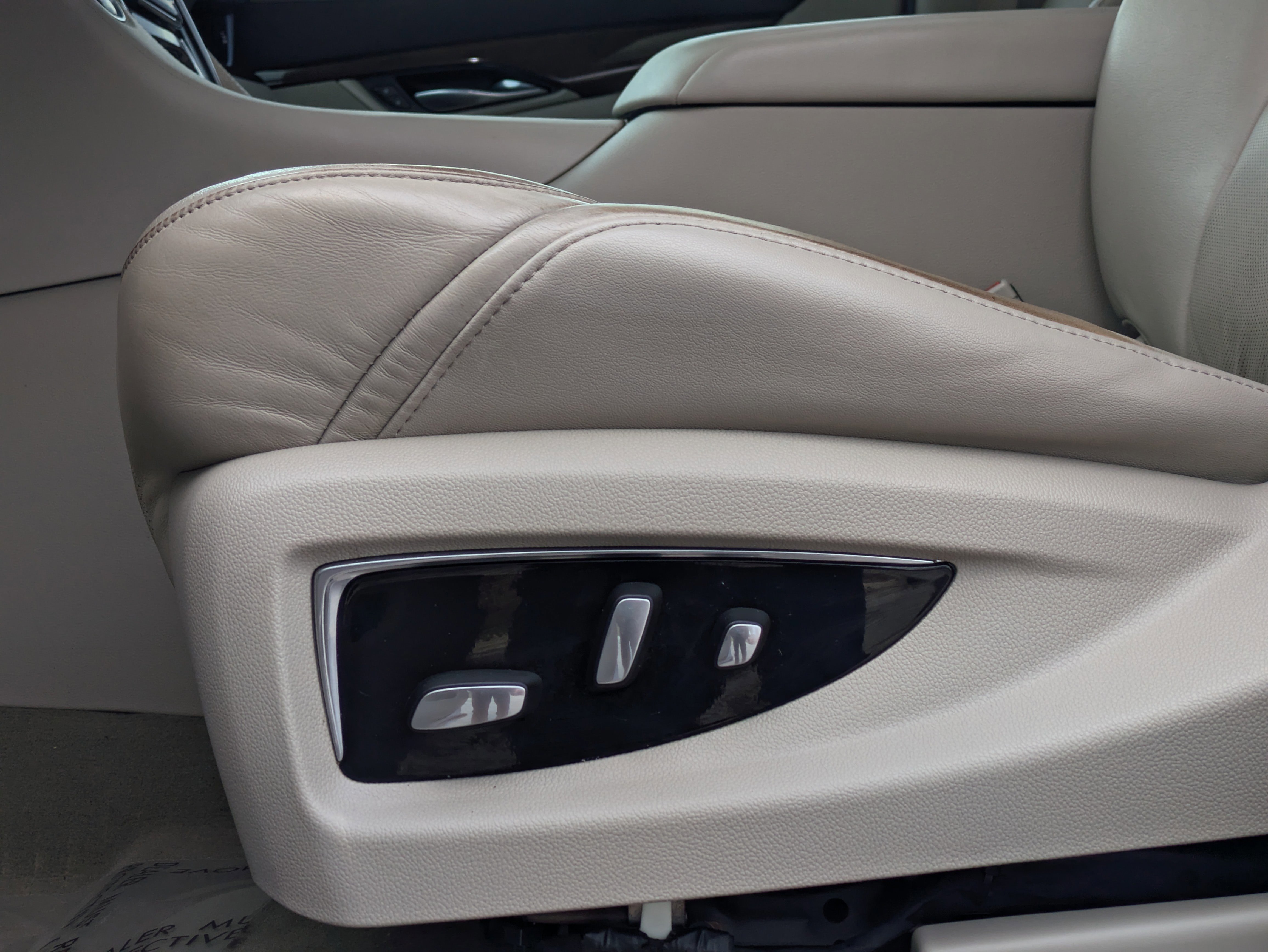 Used 2020 Cadillac Escalade Premium Luxury image 24