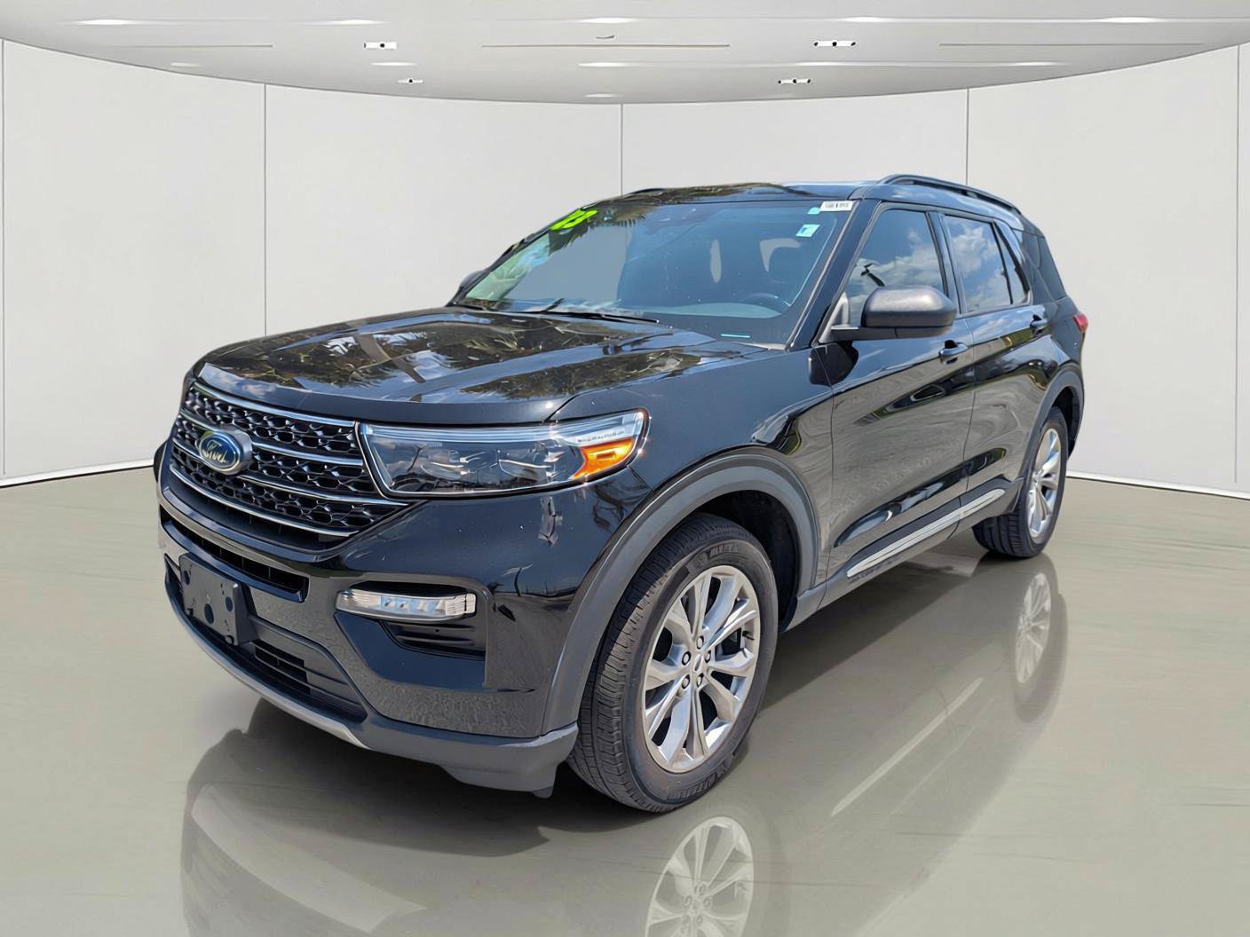 Certified 2023 Ford Explorer XLT w/ Equipment Group 202A AWD/4WD image 2