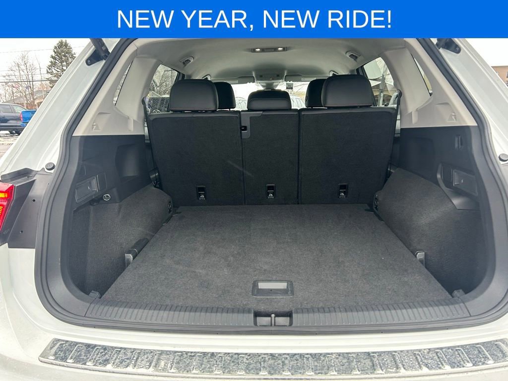 Used 2024 Volkswagen Tiguan Wolfsburg Edition image 37