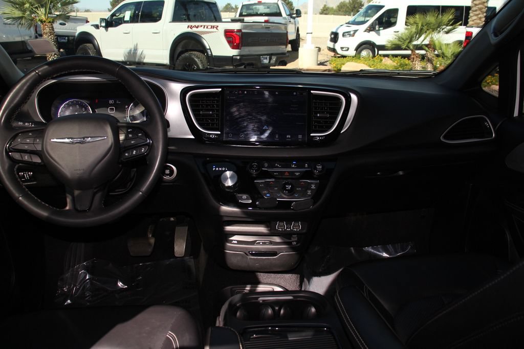 Used 2023 Chrysler Pacifica Touring-L w/ Uconnect Theater Family Group FWD image 19