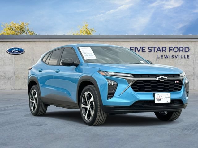 Used 2025 Chevrolet Trax RS w/ Sunroof Package FWD image 1