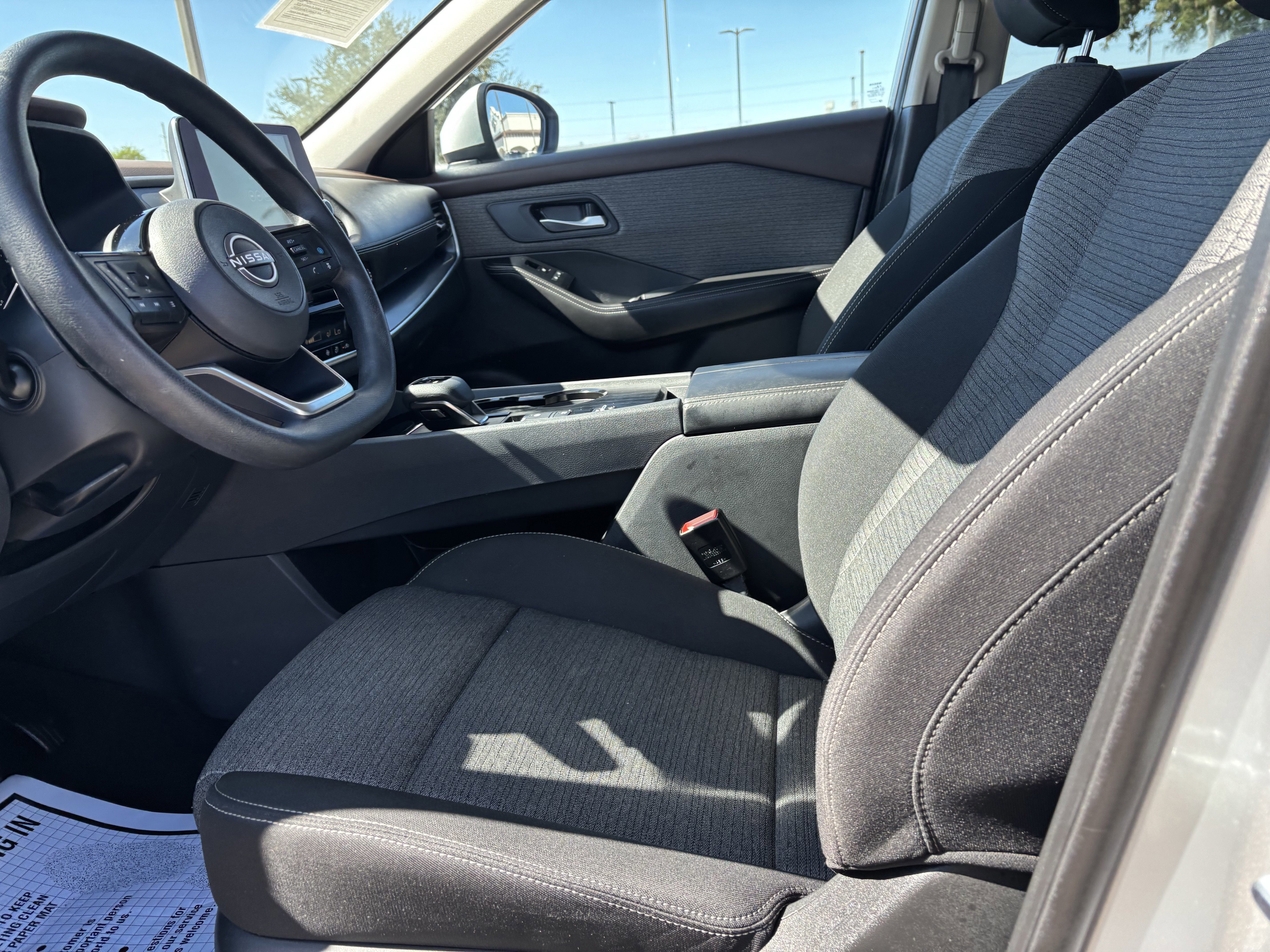 Used 2023 Nissan Rogue SV image 9