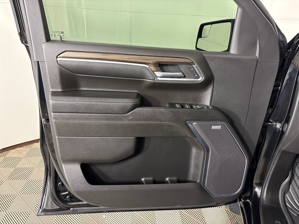 Used 2024 Chevrolet Silverado 1500 LT Trail Boss w/ Convenience Package II AWD/4WD image 16
