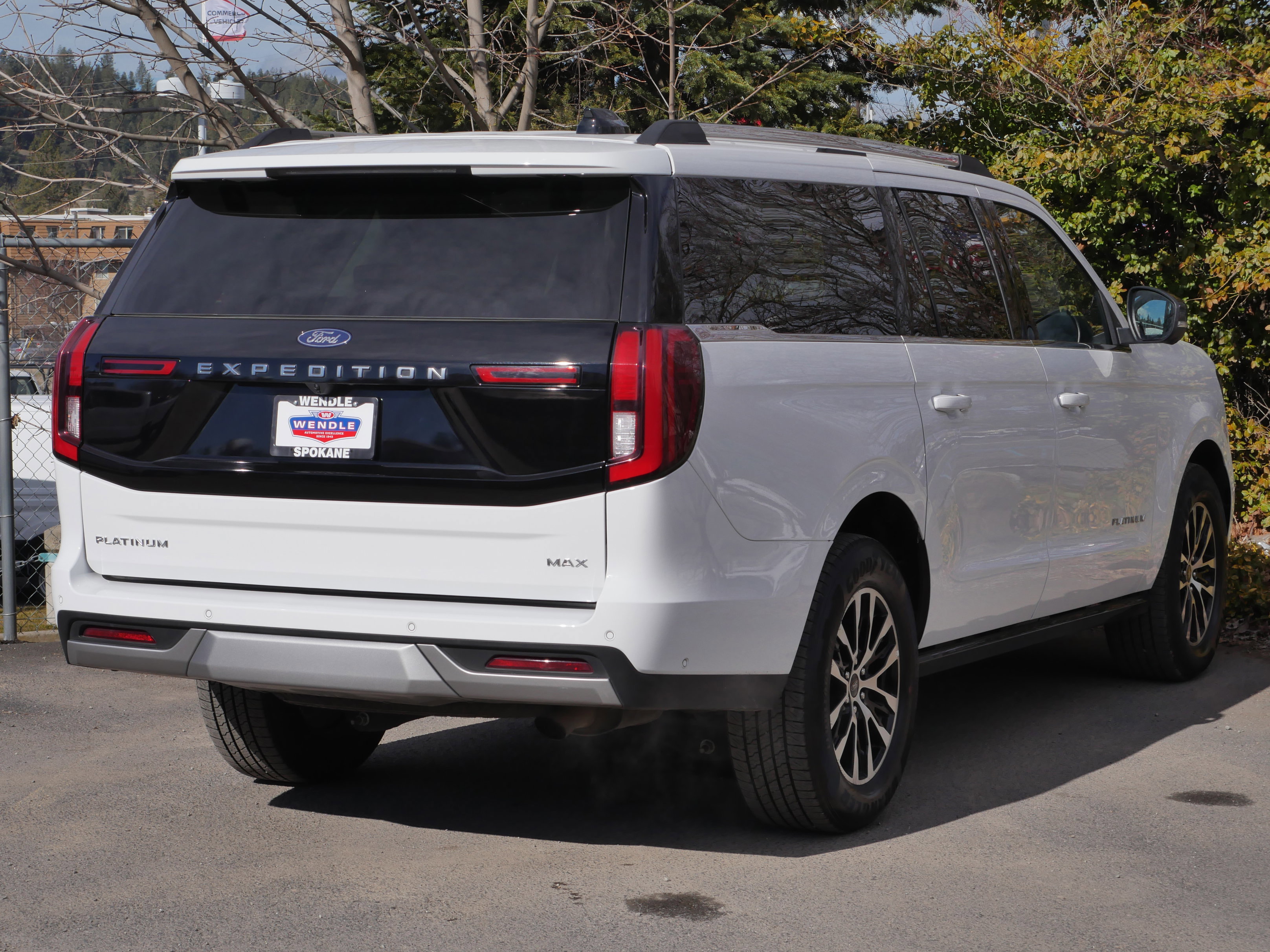 Certified 2025 Ford Expedition Max Platinum image 3
