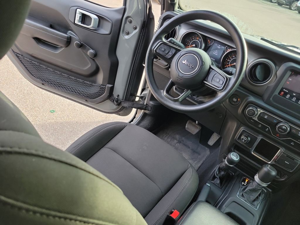 Used 2022 Jeep Gladiator Sport AWD/4WD image 17