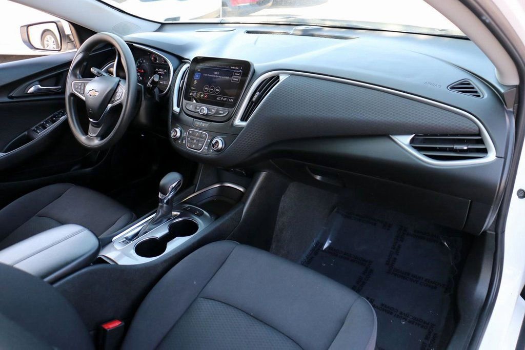Used 2025 Chevrolet Malibu LT image 31