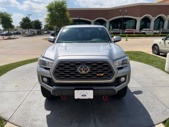 Used 2021 Toyota Tacoma TRD Off-Road image 2