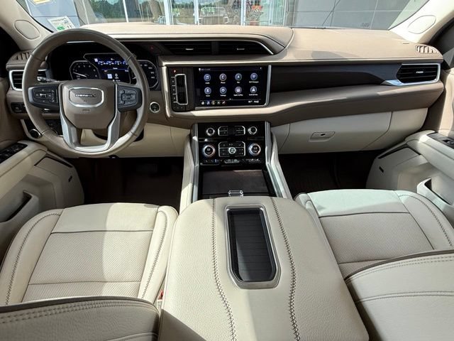 Used 2021 GMC Yukon XL Denali w/ Denali Premium Package RWD image 23